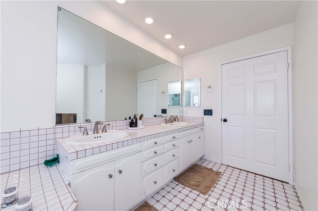 Image 18 of 25 For 9377 Siskin Avenue