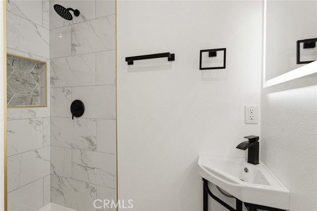 Detail Gallery Image 24 of 51 For 6539 Noble Avenue, Van Nuys,  CA 91411 - 4 Beds | 4 Baths