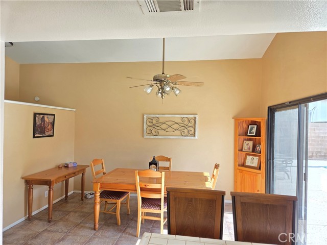 13581 Scarborough Place, Chino CA: https://media.crmls.org/medias/f064b556-a1cb-481a-93cd-fbc92547d160.jpg