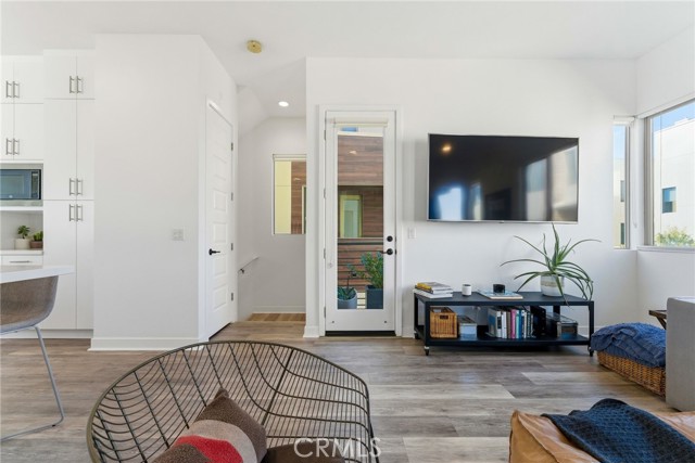 Detail Gallery Image 8 of 35 For 70 Ebb Tide, Newport Beach,  CA 92663 - 3 Beds | 3/1 Baths