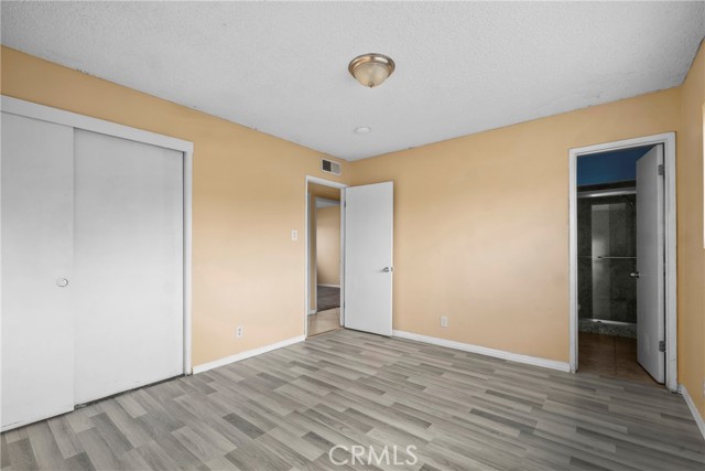 Detail Gallery Image 11 of 23 For 1320 White Ln, Bakersfield,  CA 93307 - 4 Beds | 2 Baths