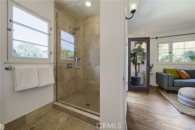 516 E Stocker Street, Glendale CA: https://media.crmls.org/medias/f065f195-2b30-4a7c-9bb9-3b50276a6693.jpg