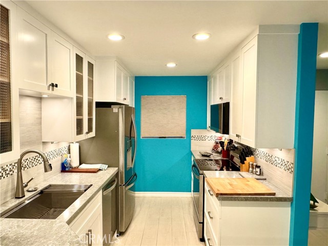 240 The Village, Redondo Beach CA: https://media.crmls.org/medias/f06714c4-b99f-4244-8382-107c1ea2d8a3.jpg