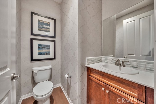 Detail Gallery Image 13 of 26 For 14102 W Chapparel Ln, Van Nuys,  CA 91405 - 2 Beds | 2/1 Baths