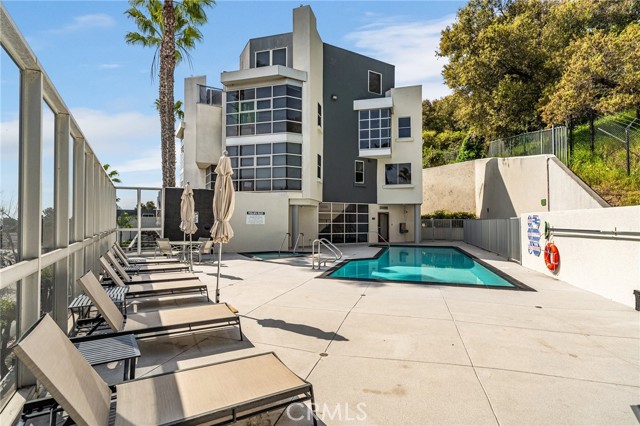 Detail Gallery Image 8 of 36 For 171 N Church Ln #407,  Los Angeles,  CA 90049 - 2 Beds | 2 Baths
