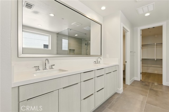 208 Stage, Irvine CA: https://media.crmls.org/medias/f067b607-a631-45f1-9f3f-880f1b10a0fe.jpg