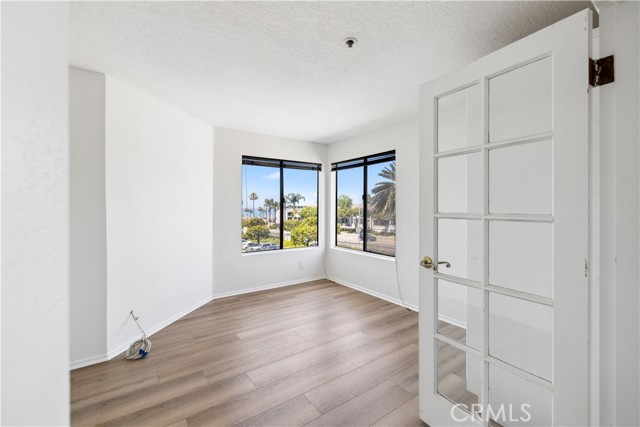 Detail Gallery Image 3 of 12 For 240 Nice Ln #213,  Newport Beach,  CA 92663 - 2 Beds | 1 Baths