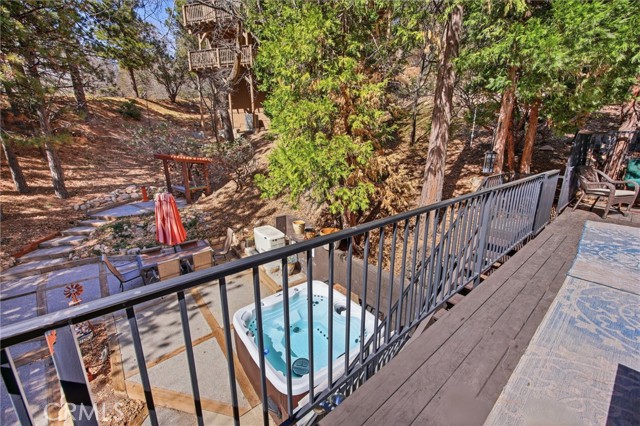 528 Brentwood, Lake Arrowhead CA: https://media.crmls.org/medias/f068963d-3b2b-4061-a200-8d311373c717.jpg