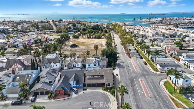 Detail Gallery Image 5 of 57 For 100 Electric Avenue, Seal Beach,  CA 90740 - 4 Beds | 3 Baths