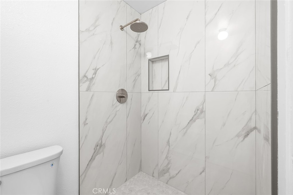 https://media.crmls.org/medias/f0696515-c879-4438-877e-aa2df8751df0.jpg?preset=X-Large