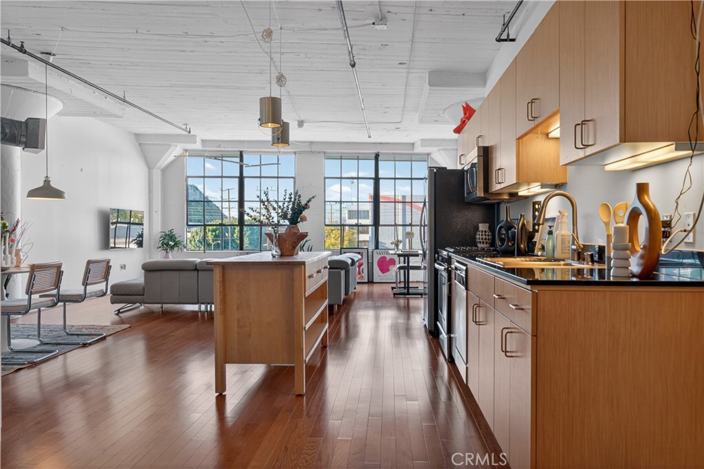 200 N San Fernando #315