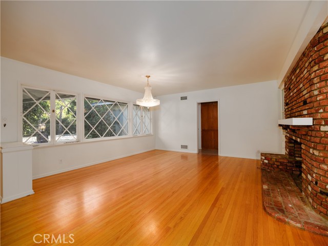 Detail Gallery Image 39 of 65 For 4539 Hayvenhurst, Encino,  CA 91436 - 3 Beds | 3 Baths