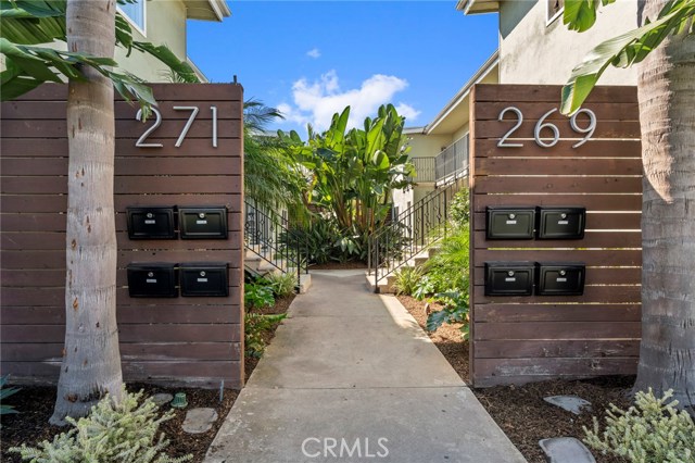 271 E 16th Place D Costa Mesa, California With modern architectural features, this light and bright space seamlessly flows room to room. This home showcases a large living room, separate dining area, two spacious bedrooms with mirrored wardrobe doors, hardwood floors, granite counter-tops, stainless steel gas range, built-in oven, and contemporary fixtures throughout. The lush landscape includes Palm Trees and Birds of Paradise. The residence is allotted 1 carport with storage and community laundry facility. Great location - world famous beaches, exercise pathways of the Back Bay, Lido's finest Boutique shopping, and 17th Street has the best food. Surrounded by everything you could possibly need.