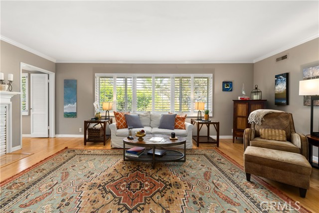 950 S Orange Grove Boulevard, Pasadena CA: https://media.crmls.org/medias/f06aacd8-381f-4de5-ba01-2b8895eb8f1d.jpg