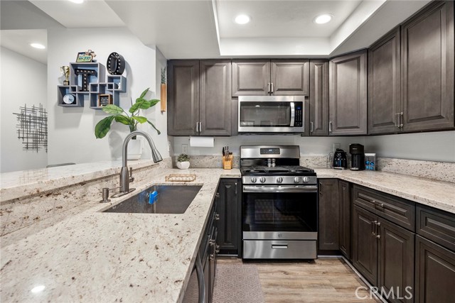 Detail Gallery Image 12 of 30 For 5814 Old Village Rd #216,  Yorba Linda,  CA 92887 - 3 Beds | 2 Baths