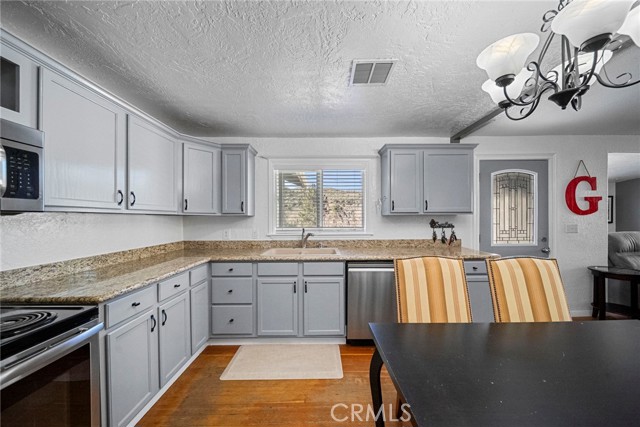 Detail Gallery Image 9 of 34 For 17717 Sierra Trl, Lake Hughes,  CA 93532 - 3 Beds | 2 Baths
