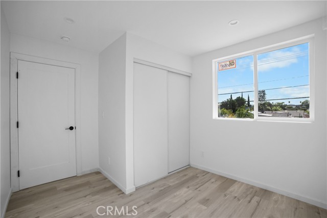 Detail Gallery Image 8 of 9 For 20551 Valerio, Winnetka,  CA 91306 - 4 Beds | 3 Baths