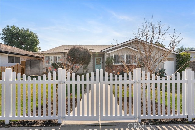 23642 Oxnard Street, Woodland Hills CA: https://media.crmls.org/medias/f06d109a-e8f7-4e69-bb45-739c97994eee.jpg