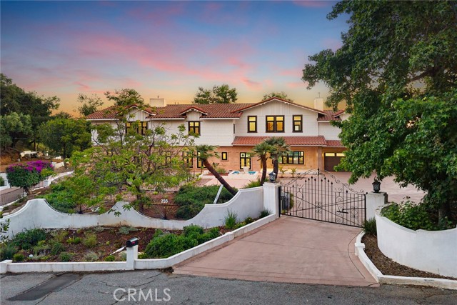 255 El Cielo Lane, Bradbury CA: https://media.crmls.org/medias/f06d16b4-5e53-4ddb-bfa7-4de04fe2c2d3.jpg