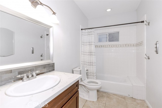 11124 Burbank Boulevard, North Hollywood CA: https://media.crmls.org/medias/f06d8cf2-e402-4b15-8bb1-dfe66e7feffd.jpg