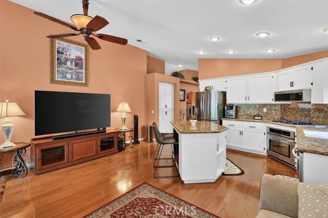 Detail Gallery Image 11 of 34 For 25845 Anderson Ln, Stevenson Ranch,  CA 91381 - 3 Beds | 2 Baths