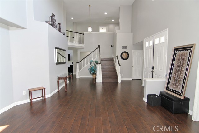 Detail Gallery Image 9 of 34 For 26426 Cardinal Dr, Canyon Country,  CA 91387 - 4 Beds | 3/1 Baths