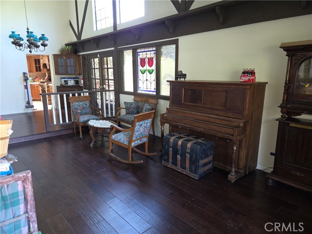 Detail Gallery Image 6 of 13 For 25447 via Novia, Valencia,  CA 91355 - 4 Beds | 2 Baths