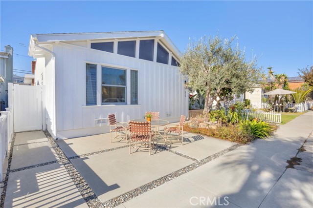 Detail Gallery Image 1 of 39 For 313 14th St, Seal Beach,  CA 90740 - 3 Beds | 2 Baths