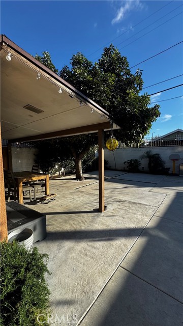 806 E 91st, Los Angeles CA: https://media.crmls.org/medias/f070033c-6eda-4232-87ff-21b782aa65fc.jpg