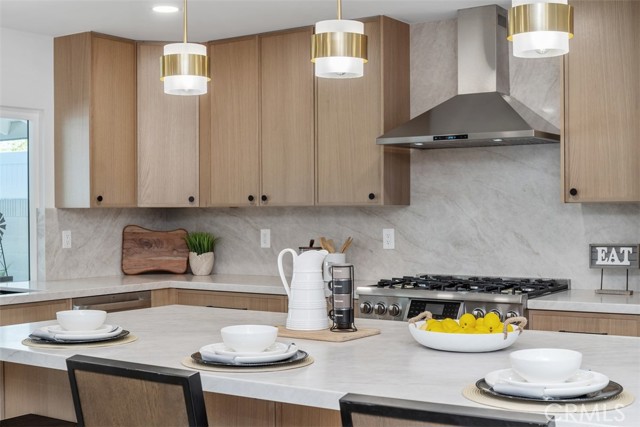 13762 Palace Way, Tustin CA: https://media.crmls.org/medias/f0702a6f-6c26-4ca2-9ede-0597ad98eb0e.jpg