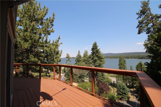 Detail Gallery Image 9 of 44 For 38532 N Shore Dr, Fawnskin,  CA 92333 - 3 Beds | 2/1 Baths