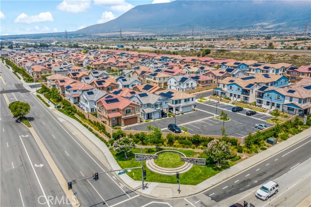 15210 Horizon Street, Fontana CA: https://media.crmls.org/medias/f0707553-899e-4b0a-ba1e-823bd74cfd59.jpg