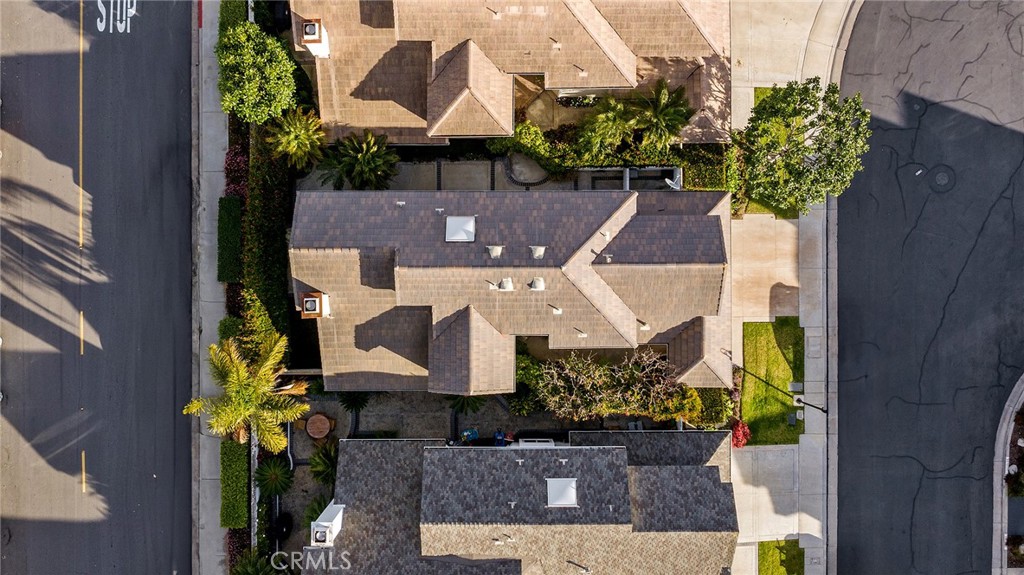 https://media.crmls.org/medias/f0709501-8031-414d-8c73-314ece7d617c.jpg?preset=X-Large