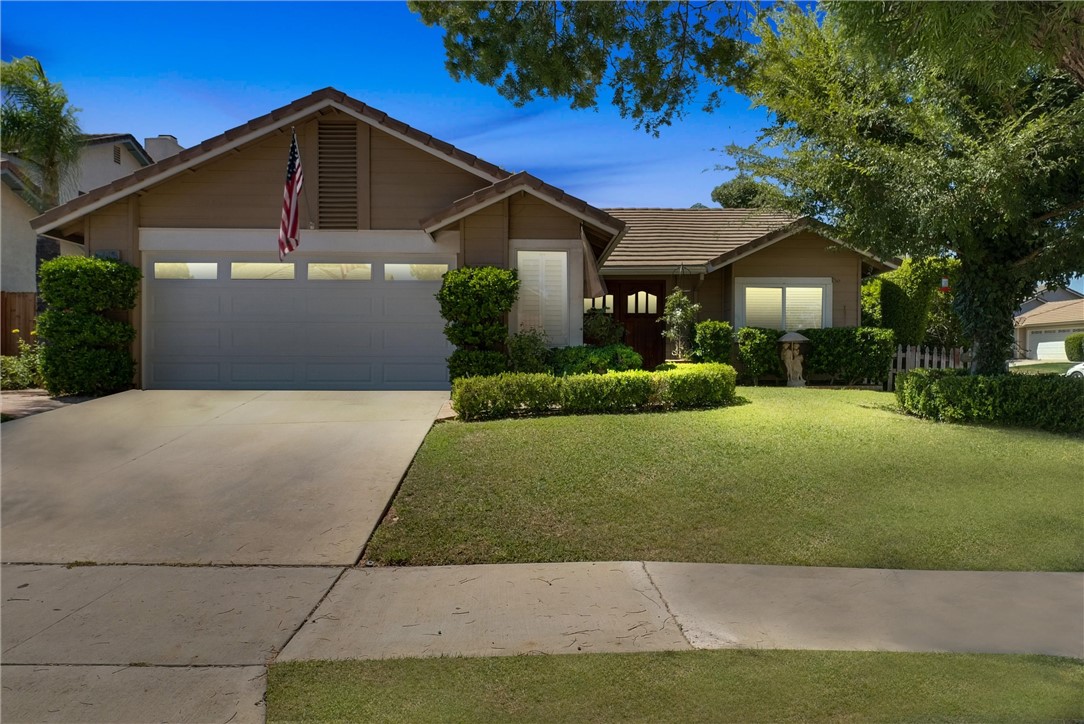 Detail Gallery Image 1 of 1 For 1902 Lockwood Ln, Corona,  CA 92881 - 3 Beds | 2 Baths