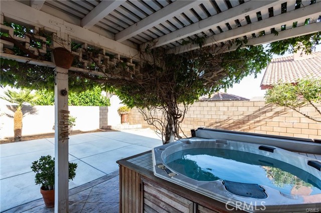 8961 Newcastle Avenue, Hesperia CA: https://media.crmls.org/medias/f0716bb4-8692-44e5-a4df-dfada6e04607.jpg