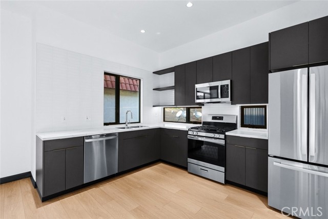 Detail Gallery Image 4 of 18 For 922 W Clark Ave #201,  Burbank,  CA 91506 - 1 Beds | 1 Baths