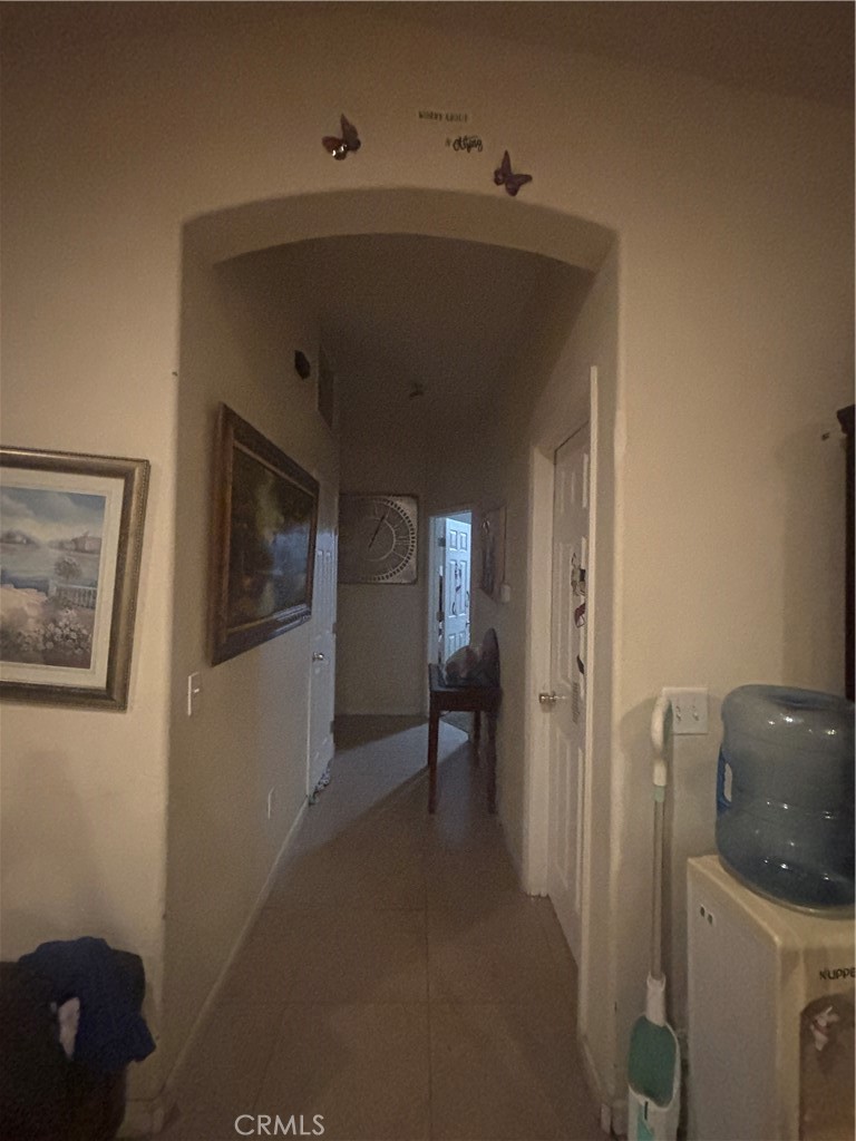 https://media.crmls.org/medias/f072bc9d-c246-4cca-bff9-058f6921a59b.jpg?preset=X-Large