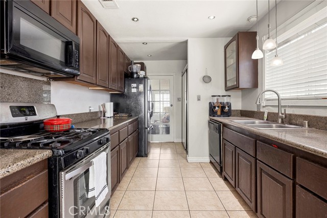 Detail Gallery Image 12 of 26 For 8049 Coral Bell, Buena Park,  CA 90620 - 4 Beds | 3 Baths