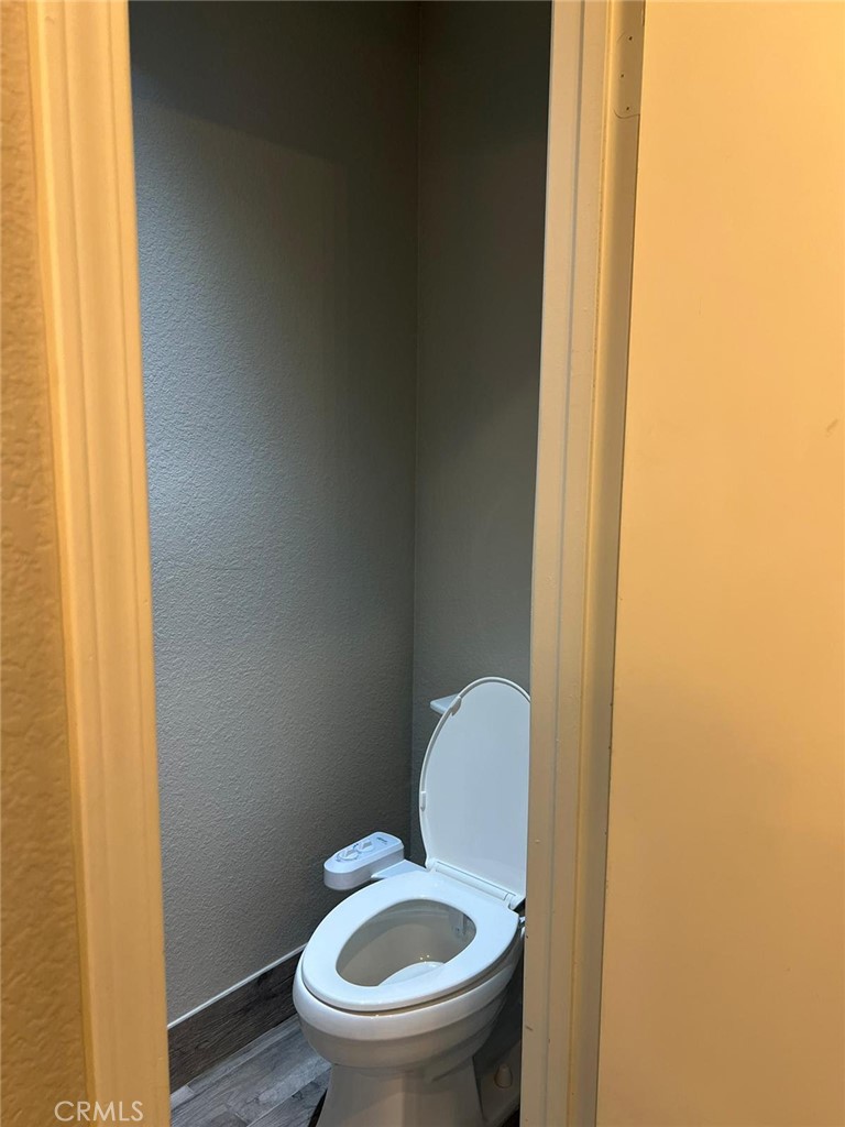 https://media.crmls.org/medias/f072f3de-c744-46ad-87ca-5383fe4c1af6.jpg?preset=X-Large