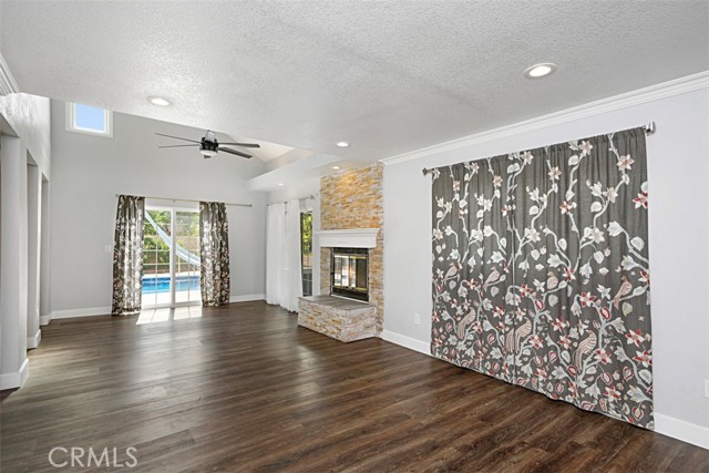 Detail Gallery Image 19 of 39 For 470 Annette Pl, Corona,  CA 92879 - 6 Beds | 2/1 Baths