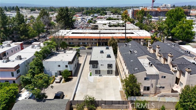 Detail Gallery Image 43 of 49 For 7010 a Lennox Ave a,  Van Nuys,  CA 91405 - 4 Beds | 2 Baths