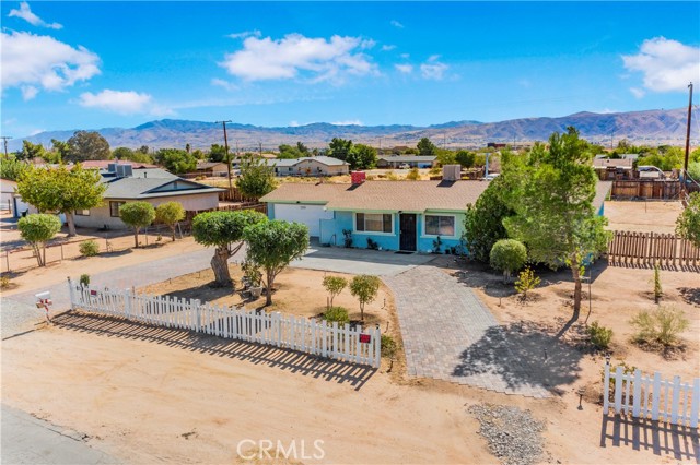 Detail Gallery Image 1 of 19 For 22261 Kayenta Rd, Apple Valley,  CA 92308 - 3 Beds | 2 Baths