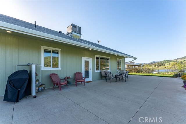 2260 Lakeshore Blvd, Upper Lake CA: https://media.crmls.org/medias/f0767433-85a2-4ef1-be66-bf09b07517b7.jpg