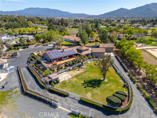 43991 John Warner Road, Temecula CA: https://media.crmls.org/medias/f07675fc-7a73-40ce-9371-889a528e6143.jpg