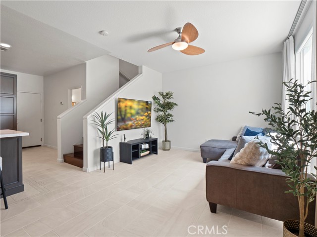 Detail Gallery Image 3 of 33 For 25403 Silver Crest Ct, Saugus,  CA 91350 - 3 Beds | 2/1 Baths