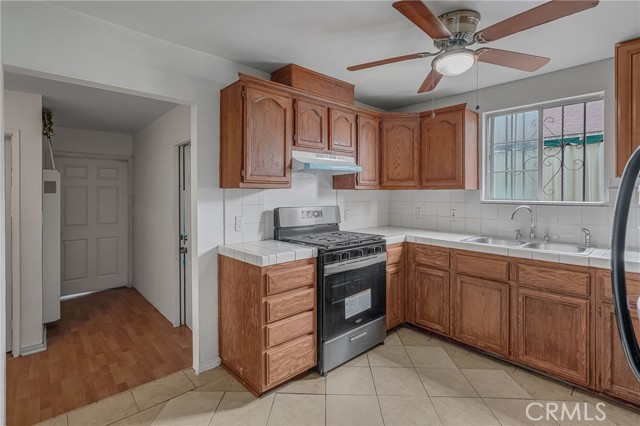 11513 S San Pedro, Los Angeles CA: https://media.crmls.org/medias/f076928e-aaed-4f98-b230-2926edf05fb7.jpg