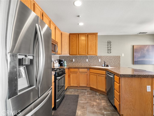 Detail Gallery Image 18 of 31 For 13300 Spring Valley #C,  Victorville,  CA 92395 - 2 Beds | 2 Baths