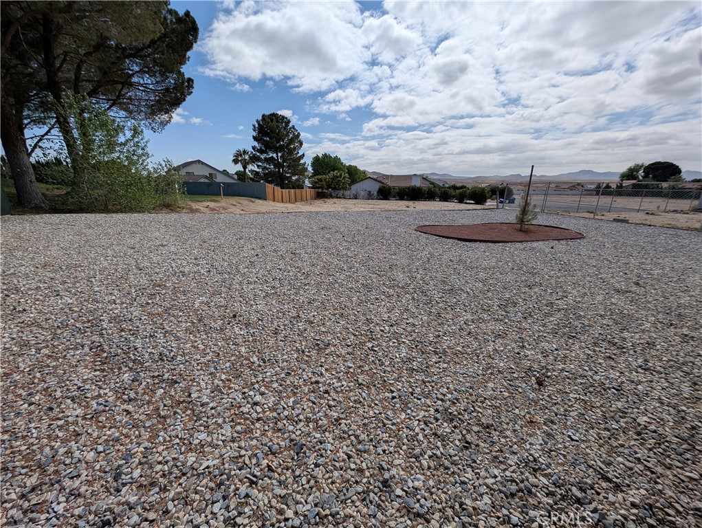 https://media.crmls.org/medias/f078c018-af54-4853-81d6-740dd0258d8a.jpg?preset=X-Large