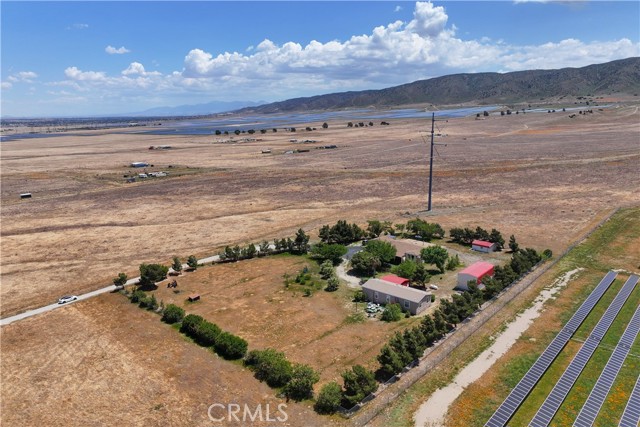 10758 W Avenue K, Lancaster CA: https://media.crmls.org/medias/f07943f1-136a-49b1-a67c-6c7836ad5055.jpg