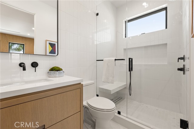 Detail Gallery Image 27 of 38 For 13536 Morrison St, Sherman Oaks,  CA 91423 - 6 Beds | 6/1 Baths